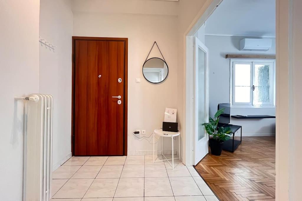 Pame Rentals - 2Bd Home, 4 Min To Acropolis Athens Luaran gambar